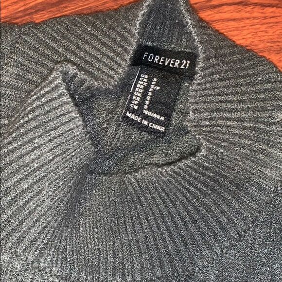 Olive Green Knitted Crop - Picture 2 of 2